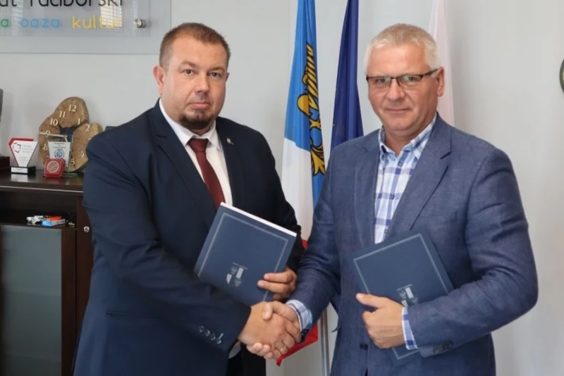Podpisano umowę na remont drogi powiatowej w Łańcach